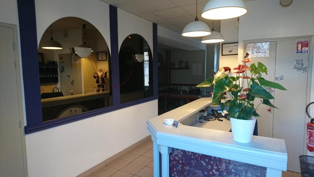 Les Deux Porches Verrieres (Charente)
