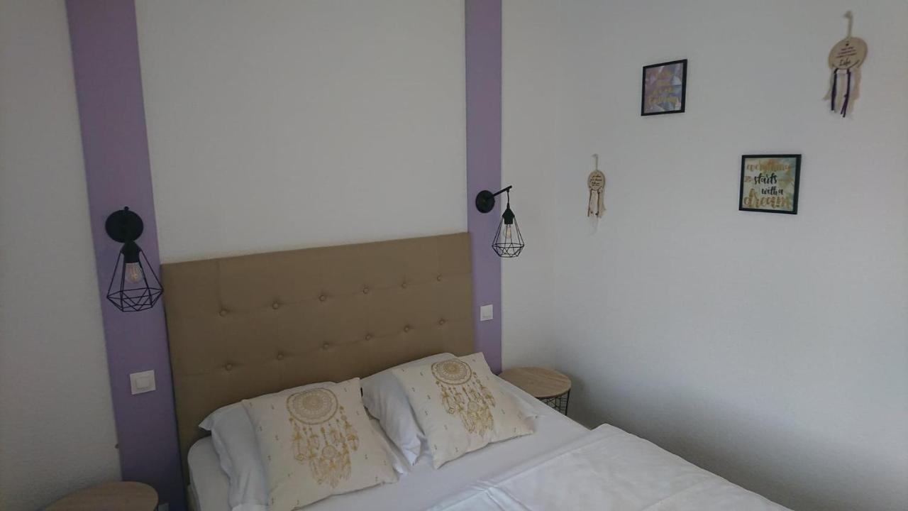 Hotel Les Deux Porches Verrieres (Charente)