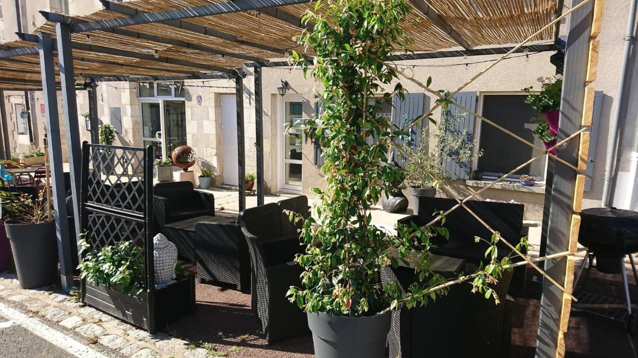 Les Deux Porches Verrieres (Charente)
