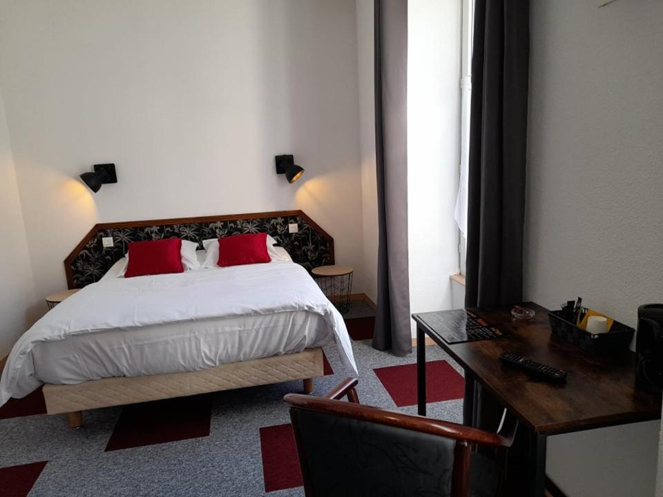 Hotel Les Deux Porches Verrieres (Charente)