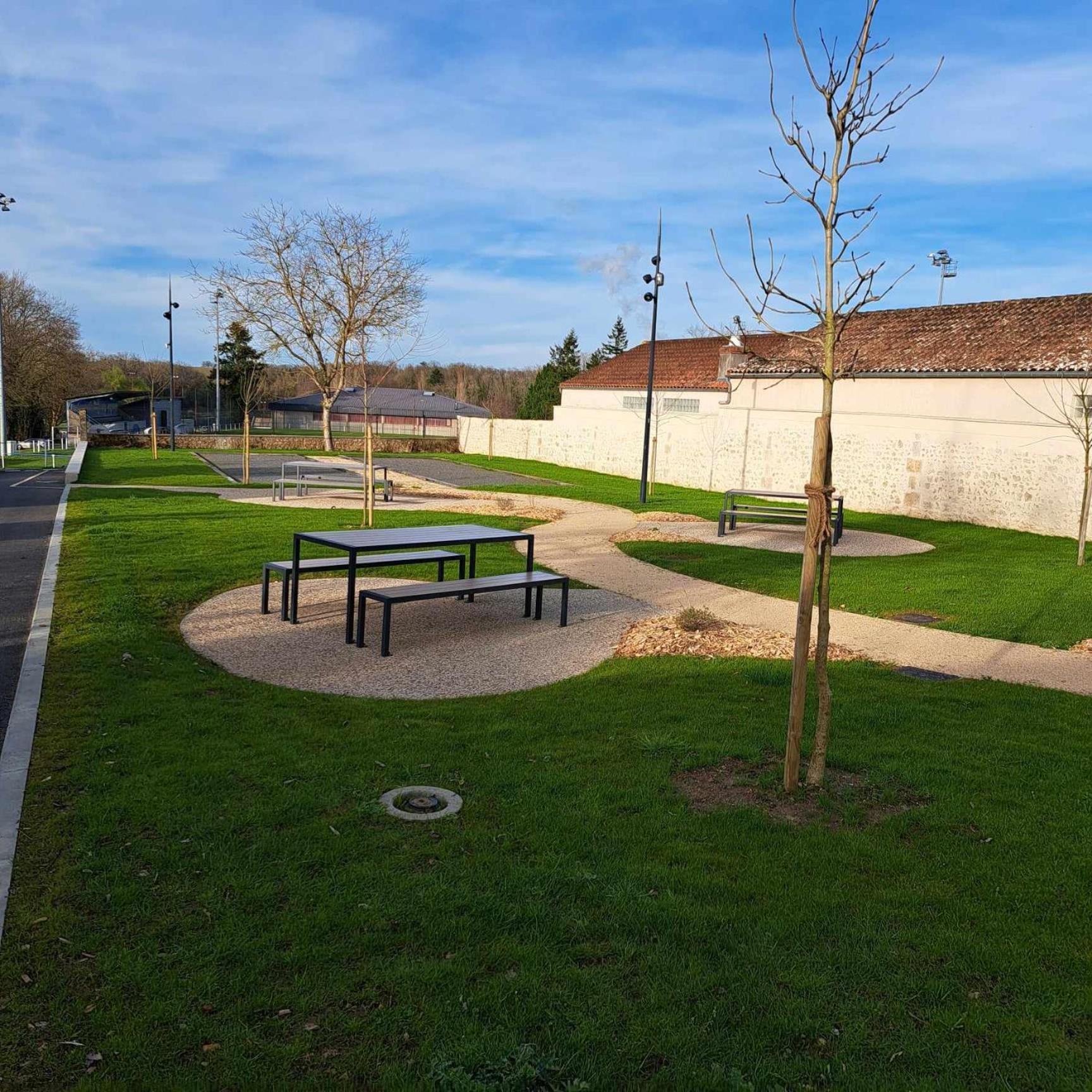 Les Deux Porches 2* Verrieres (Charente)