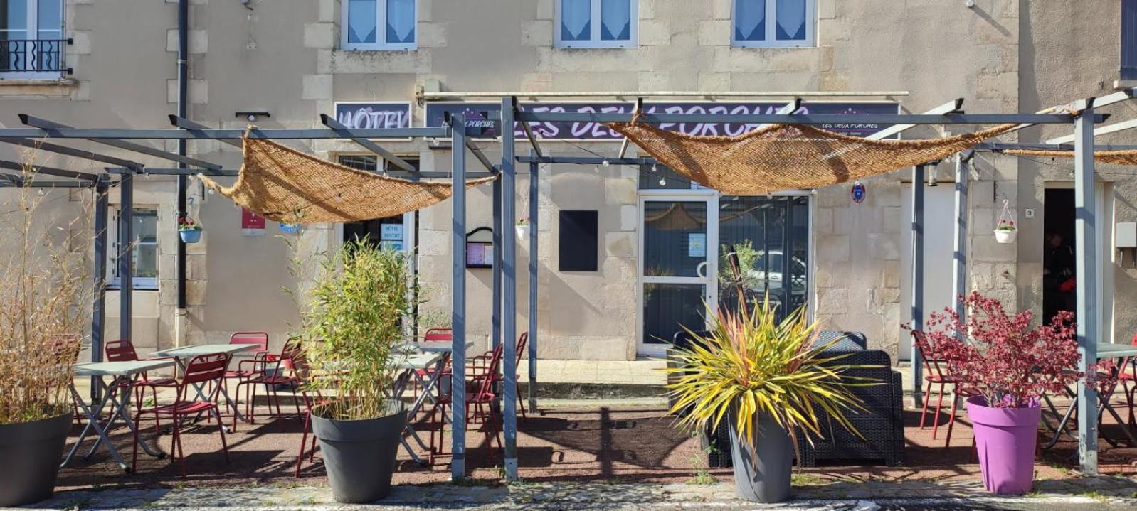 Les Deux Porches