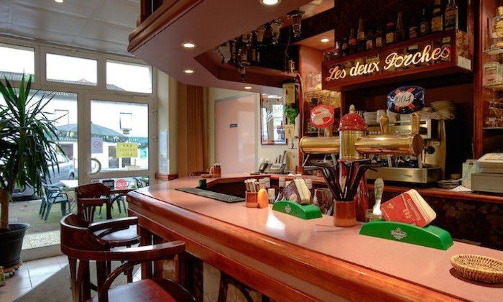Les Deux Porches Verrieres (Charente)
